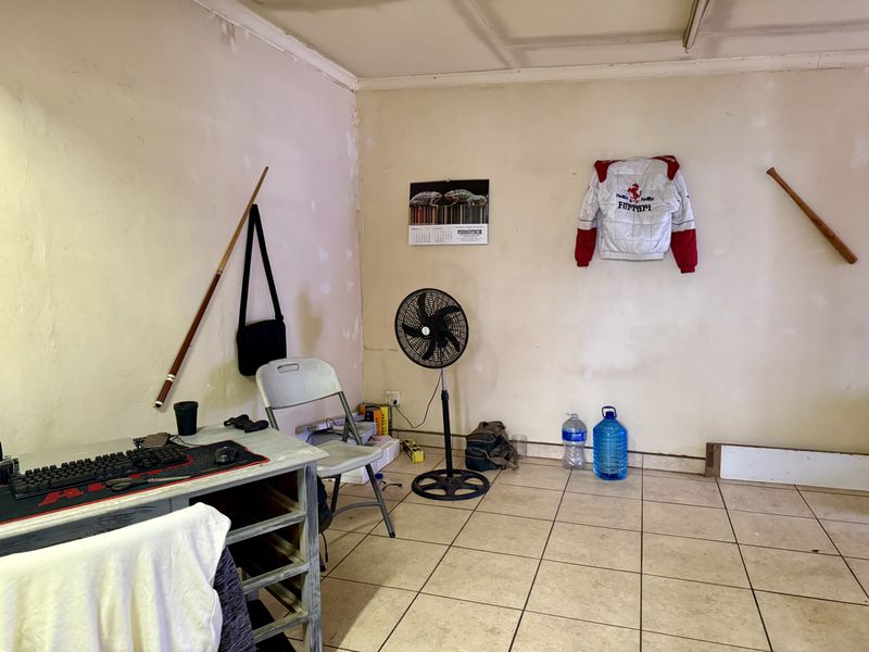 3 Bedroom Family Home with Conversion Potential - Photo 10