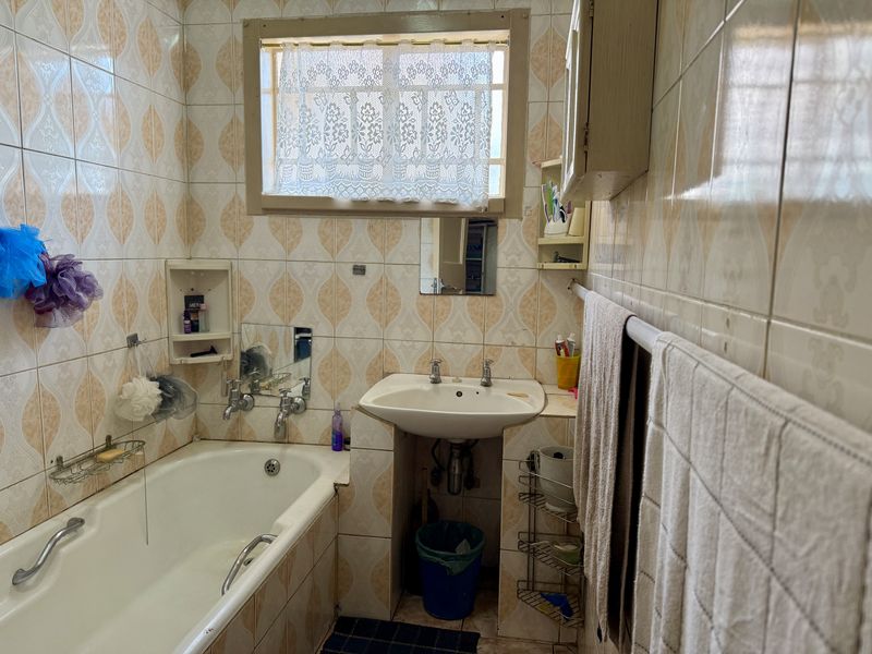 3 Bedroom Family Home with Conversion Potential - Photo 8