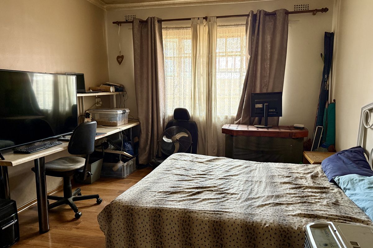 3 Bedroom Family Home with Conversion Potential - Photo 3