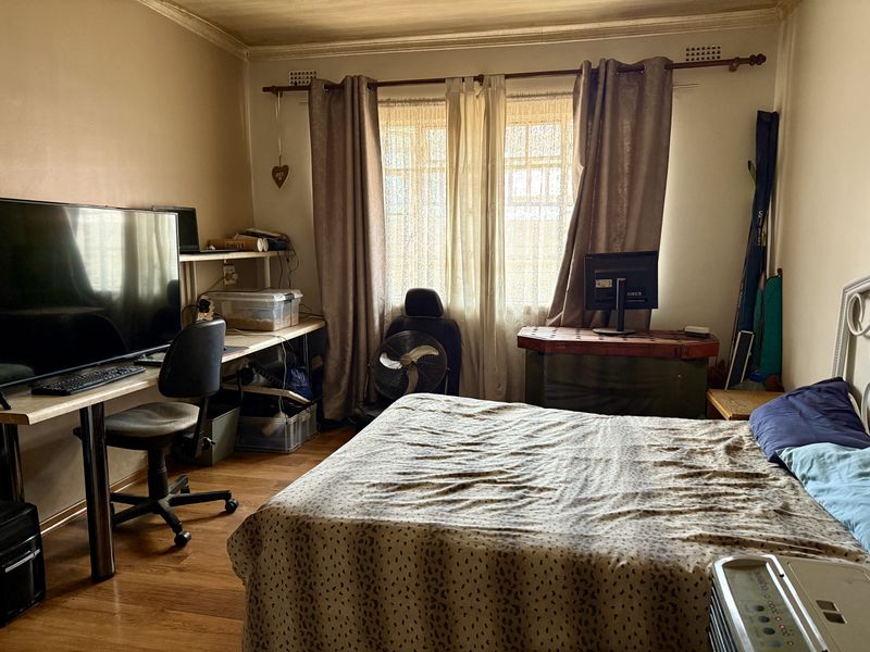 3 Bedroom Family Home with Conversion Potential - Photo 3