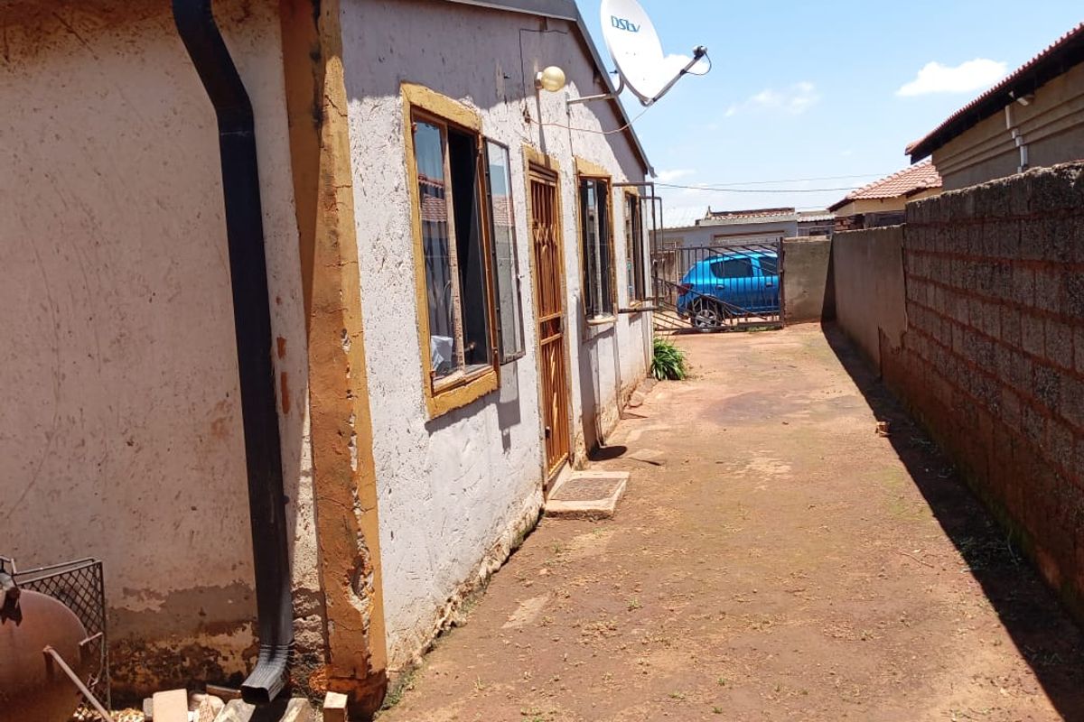 Comfortable 3-Bedroom Family Home with Open-Plan Kitchen - Photo 5