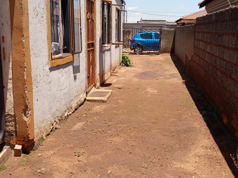 Comfortable 3-Bedroom Family Home with Open-Plan Kitchen - Photo 10
