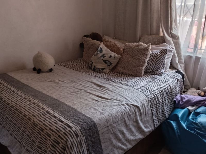 Comfortable 3-Bedroom Family Home with Open-Plan Kitchen - Photo 8