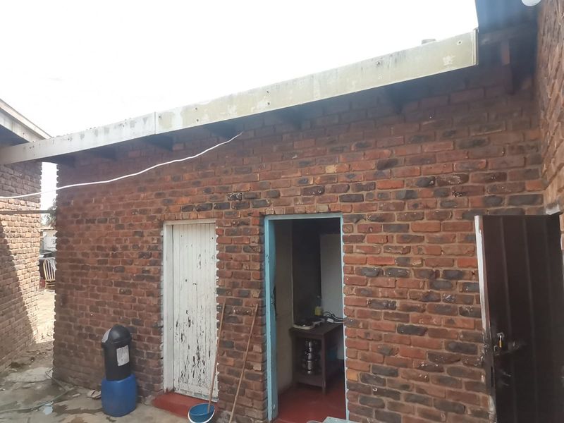 A Hidden Gem With Big Potential — Your Next Project in Letlhabile - Photo 9