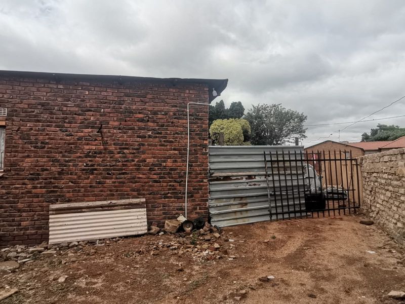 A Hidden Gem With Big Potential — Your Next Project in Letlhabile - Photo 7