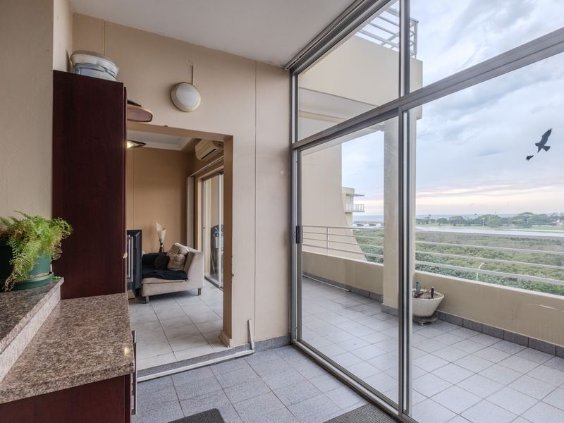 Priced to go duplex with exceptional river & sea views - Photo 6