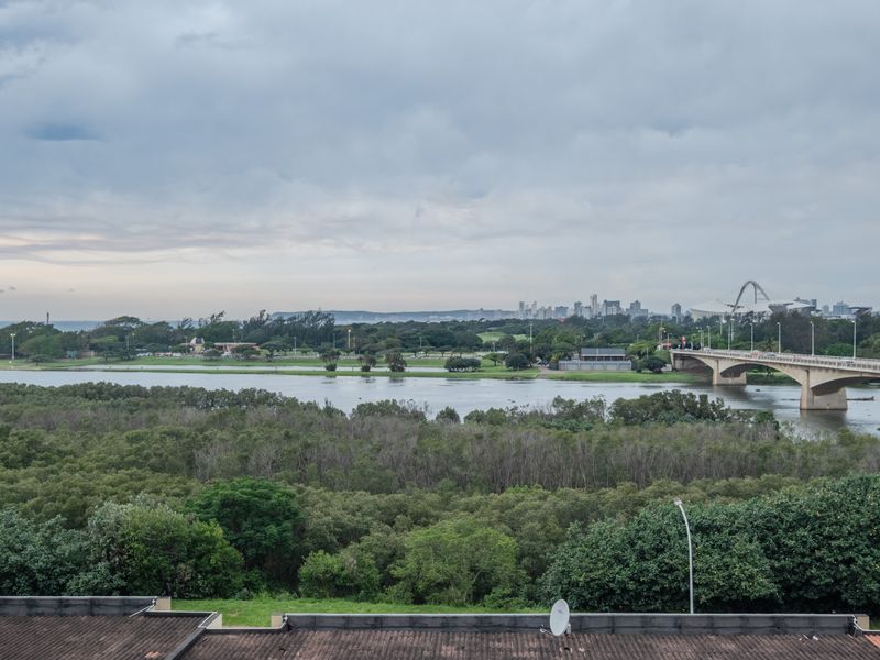 Priced to go duplex with exceptional river & sea views - Photo 2