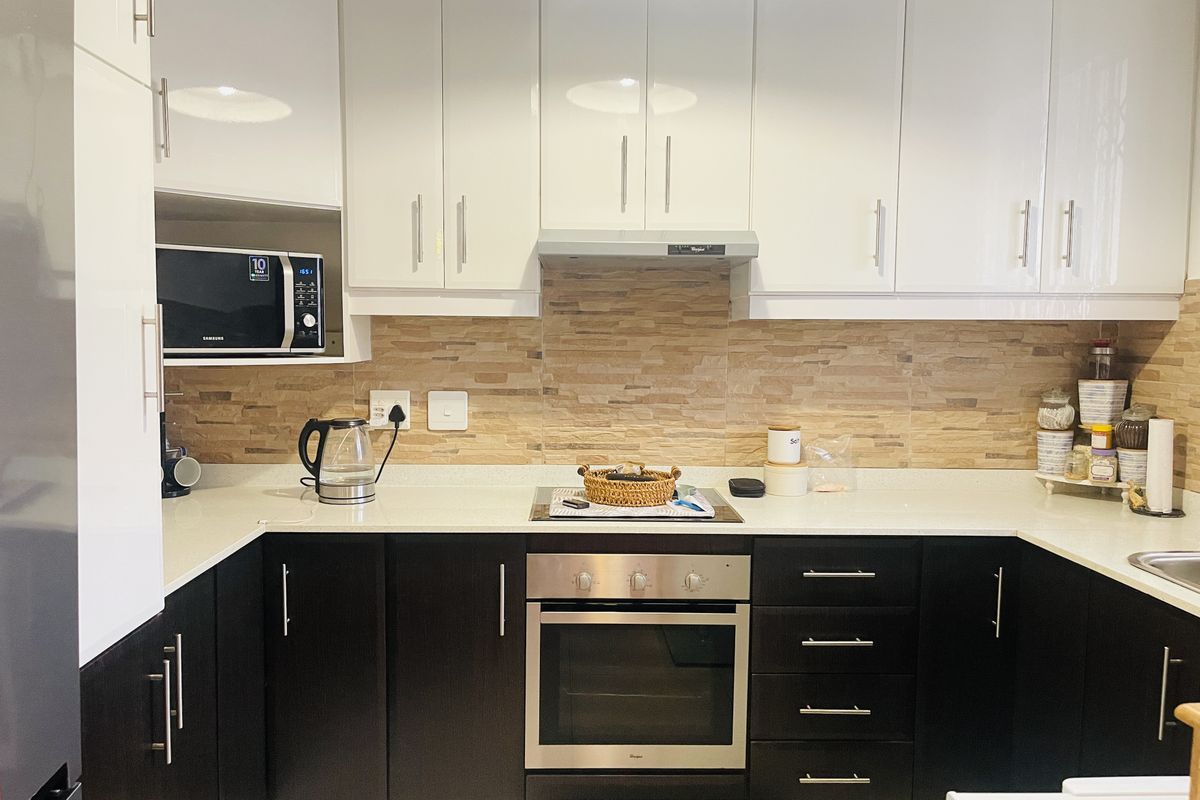 Modern, Spacious & Newly Renovated 2-Bedroom Apartment in the Heart of Musgrave. - Photo 3