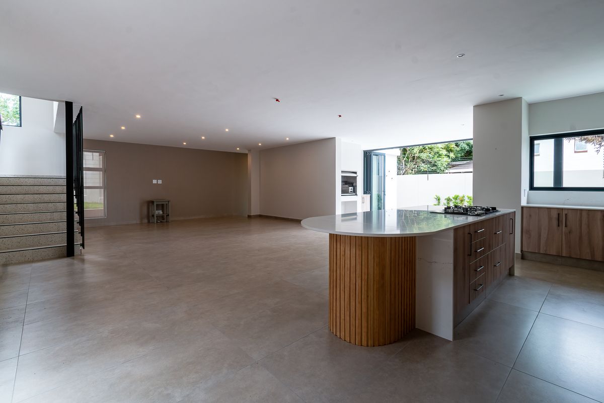 Ultra-Modern Architectural Masterpiece: Home of Pure Style - Photo 3