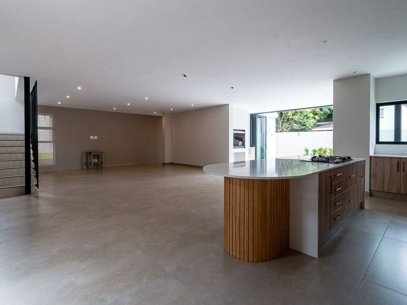 Ultra-Modern Architectural Masterpiece: Home of Pure Style - Photo 3