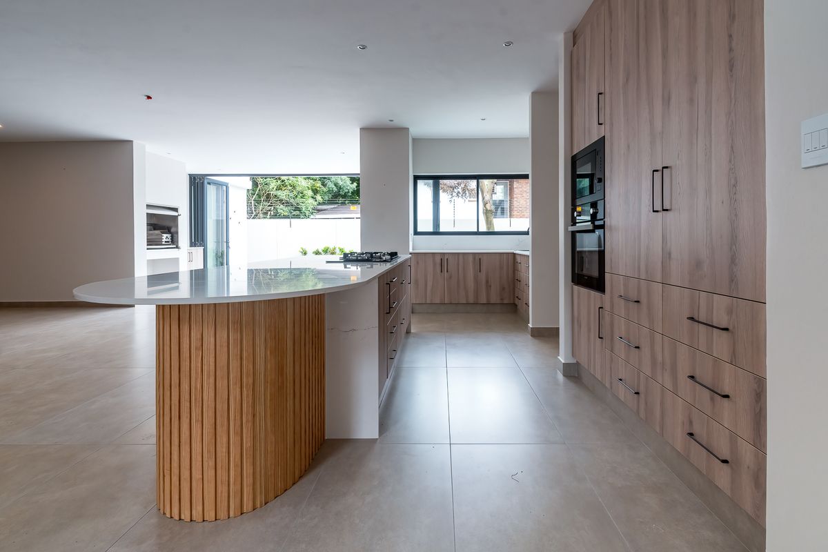 Ultra-Modern Architectural Masterpiece: Home of Pure Style - Photo 4