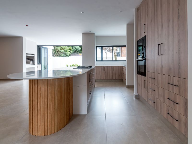 Ultra-Modern Architectural Masterpiece: Home of Pure Style - Photo 4