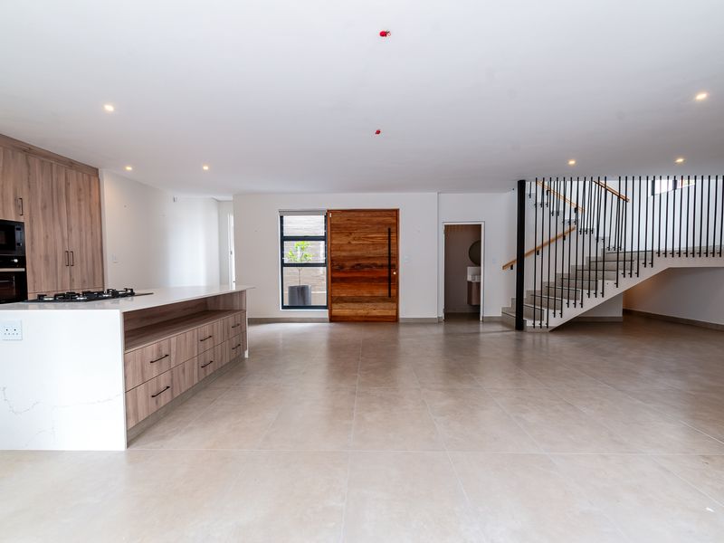 Ultra-Modern Architectural Masterpiece: Home of Pure Style - Photo 8