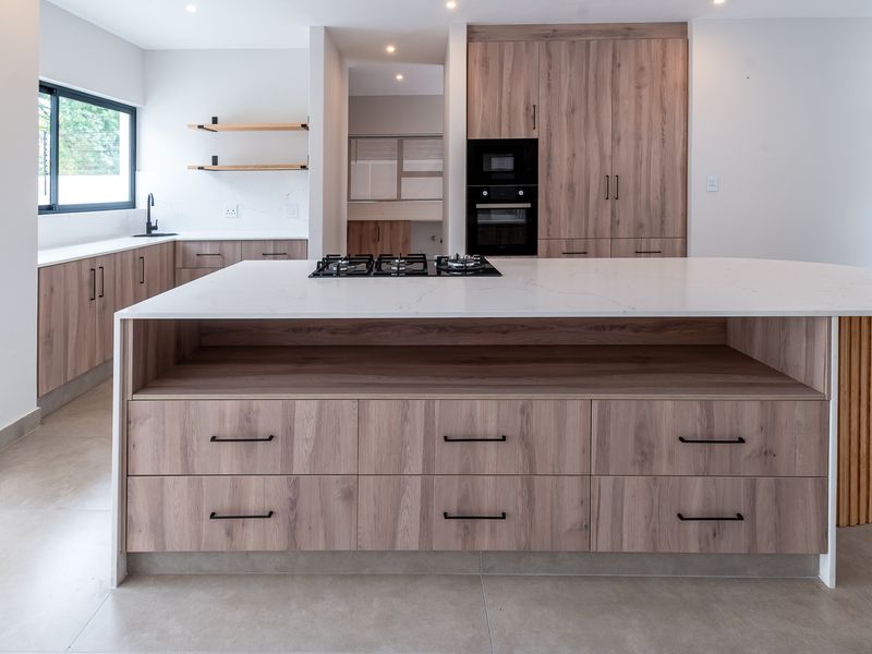 Ultra-Modern Architectural Masterpiece: Home of Pure Style - Photo 6