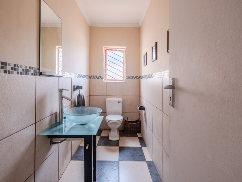 4 Bedroom 4 Bathroom home in Herrwood Park - Photo 9