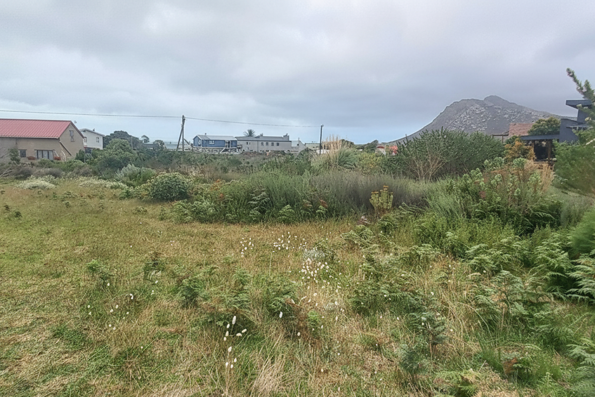 Plot/ Vaca Land For Sale Pringle Bay Offering distant sea views from ground level. Private setting. - Photo 2