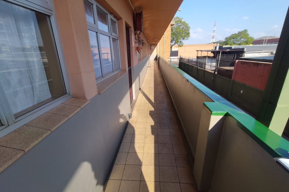 Perfect Starter or Investment Flat in Pretoria North - Photo 2