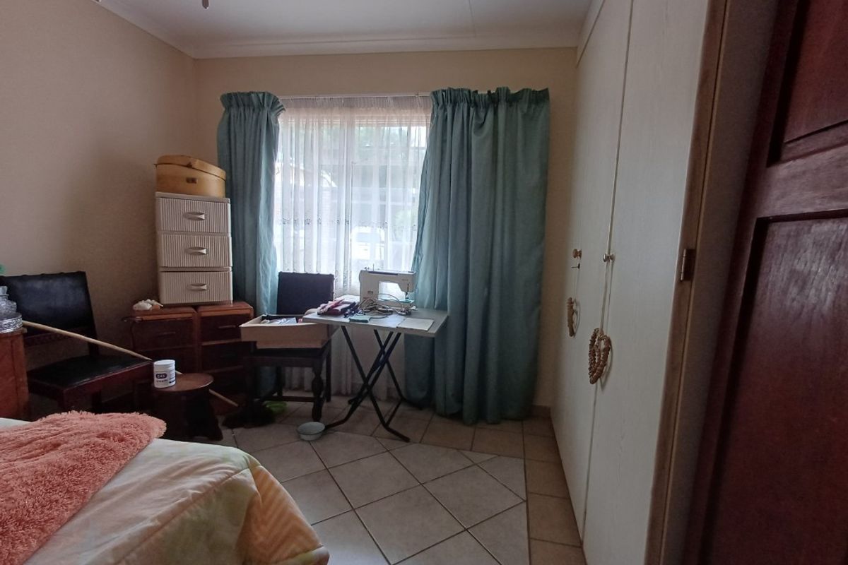 Townhouse in retirement Village for sale - Photo 5