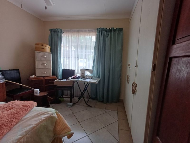 Townhouse in retirement Village for sale - Photo 5