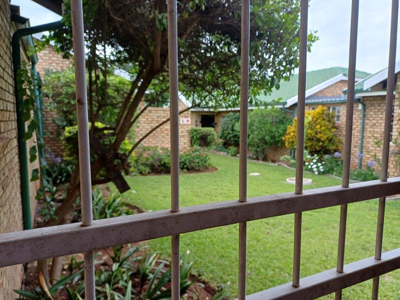 Townhouse in retirement Village for sale - Photo 9