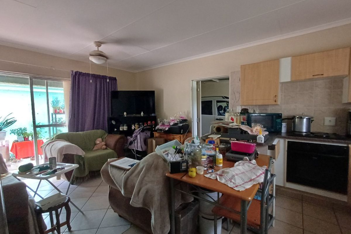 Townhouse in retirement Village for sale - Photo 3