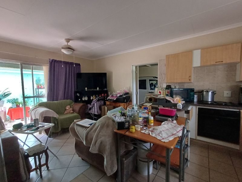 Townhouse in retirement Village for sale - Photo 3