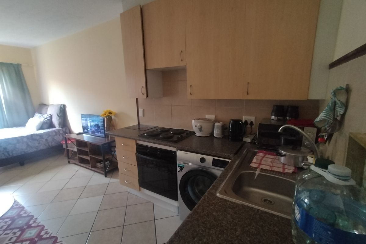 Secure Bachelor Apartment in Popular Wonderpark Estate - Photo 5