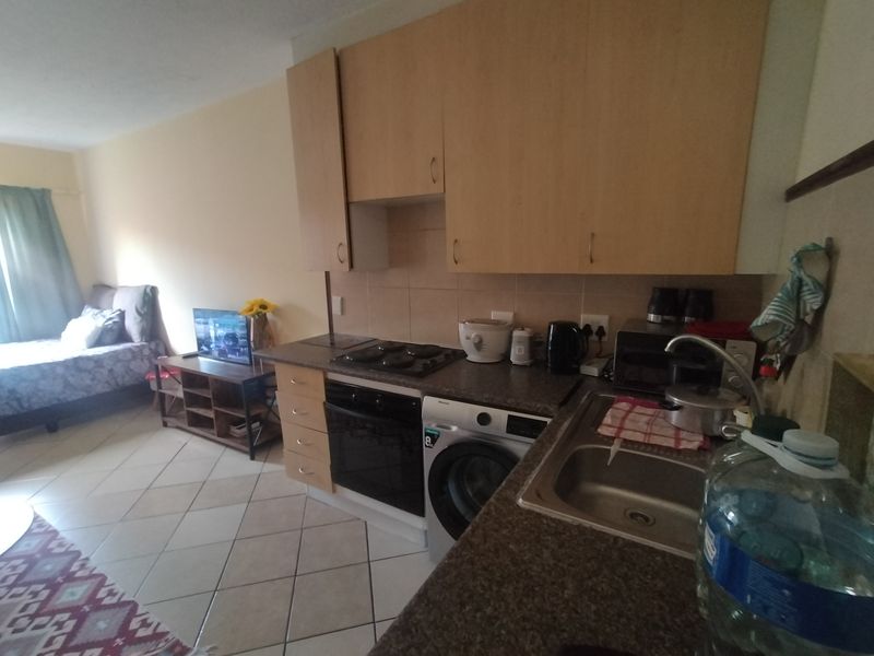 Secure Bachelor Apartment in Popular Wonderpark Estate - Photo 5