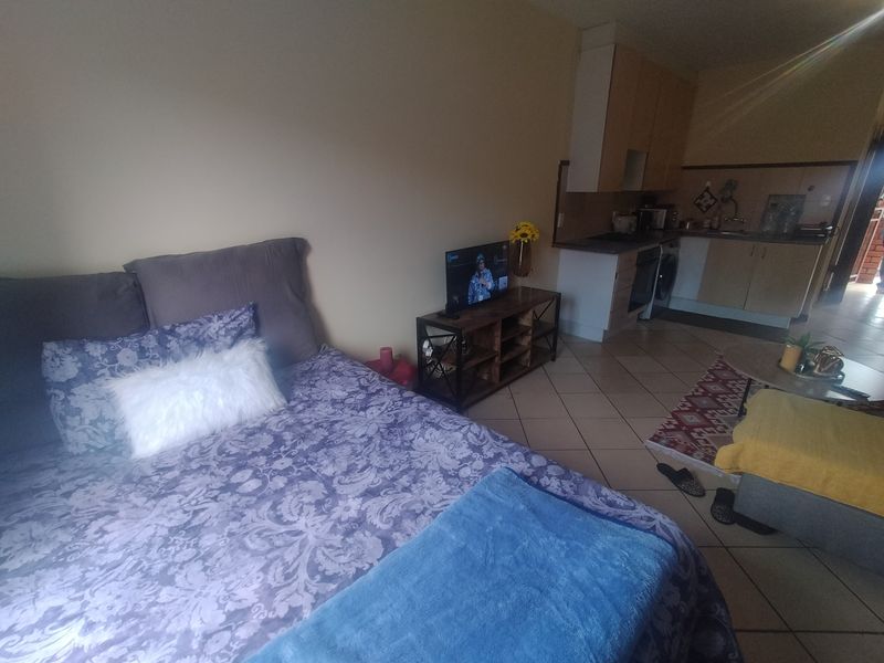 Secure Bachelor Apartment in Popular Wonderpark Estate - Photo 9