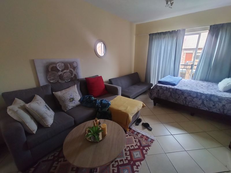 Secure Bachelor Apartment in Popular Wonderpark Estate - Photo 6