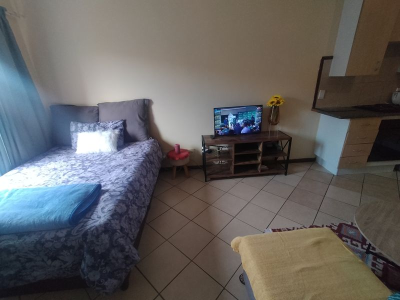 Secure Bachelor Apartment in Popular Wonderpark Estate - Photo 7