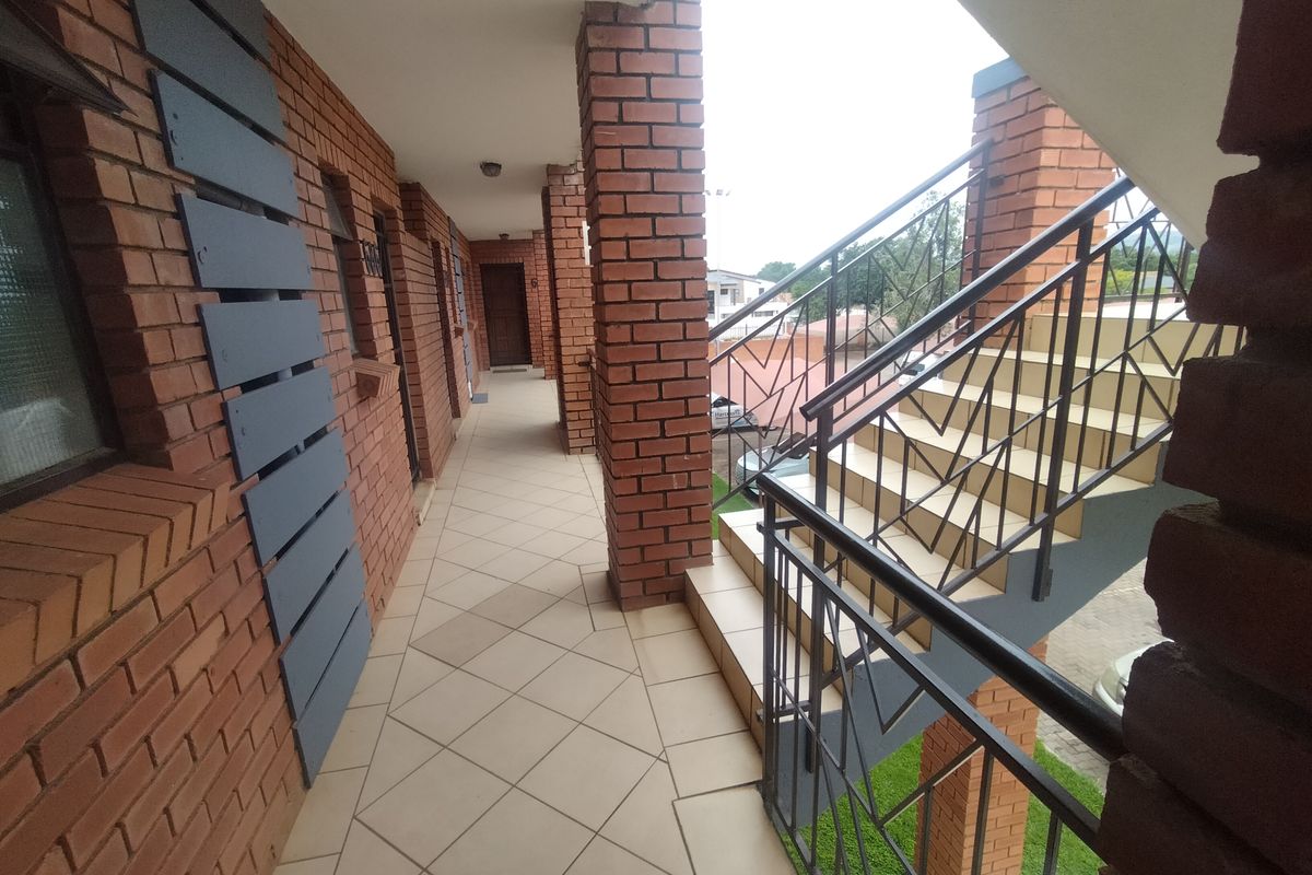 Secure Bachelor Apartment in Popular Wonderpark Estate - Photo 2