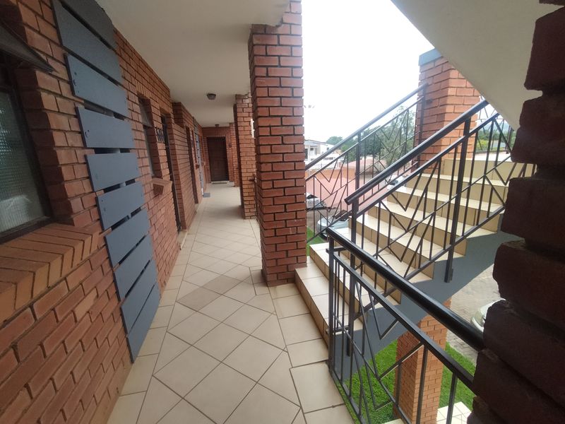 Secure Bachelor Apartment in Popular Wonderpark Estate - Photo 2