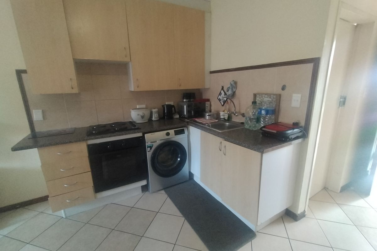 Secure Bachelor Apartment in Popular Wonderpark Estate - Photo 3