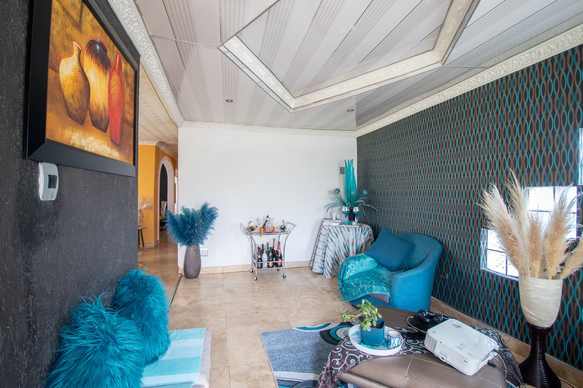 Modern Family Delight !!! JUST move IN - Photo 3