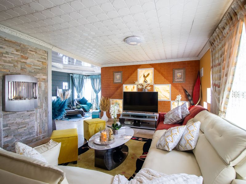 Modern Family Delight !!! JUST move IN - Photo 9