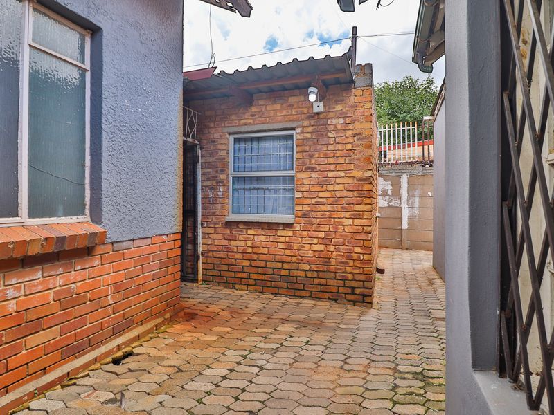 Lovely Church - Bring Your Congregation- Or cnr stand Business Potential!!! - Photo 7