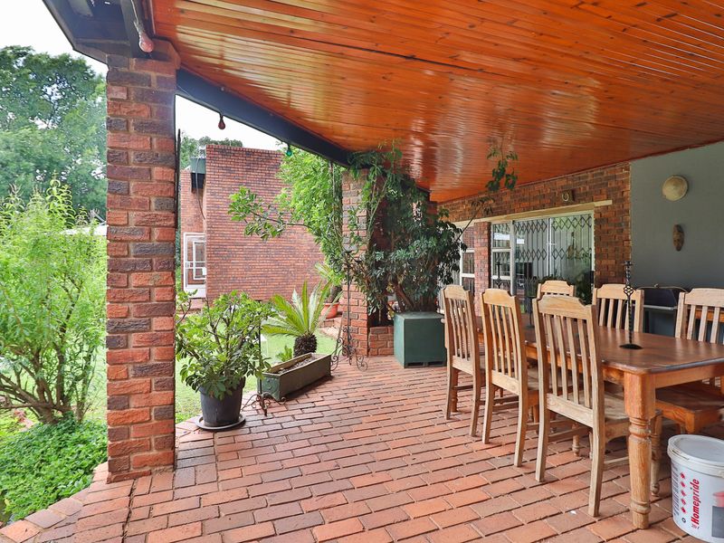 Family Home Overlooking Pond and Bird Life - Furtile Soil !!! And More - Photo 6