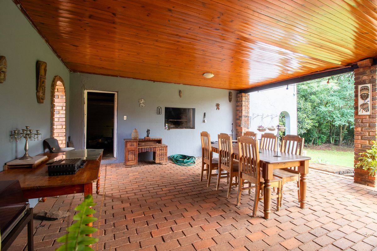 Family Home Overlooking Pond and Bird Life - Furtile Soil !!! And More - Photo 5