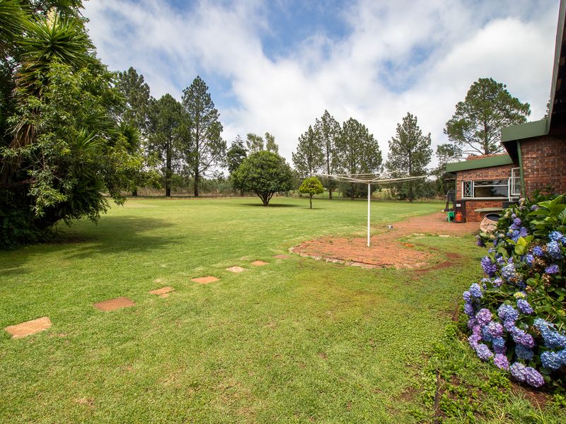 Family Home Overlooking Pond and Bird Life - Furtile Soil !!! And More - Photo 4