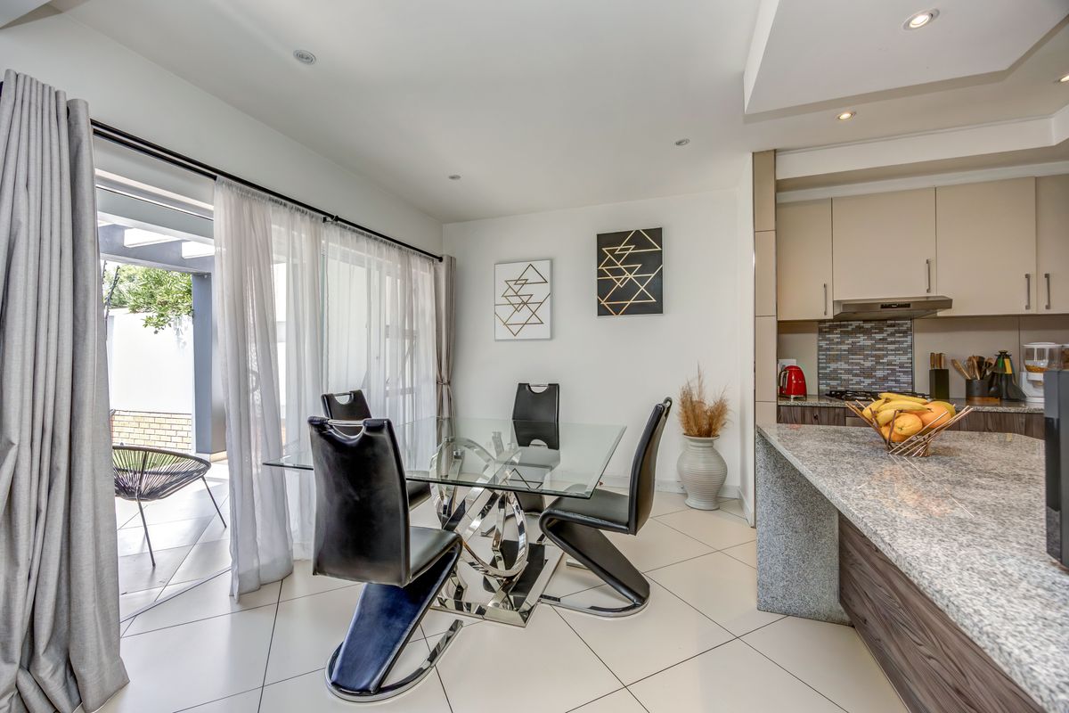 3 Bed 3.5 Bath Duplex - Photo 5