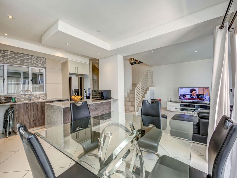 3 Bed 3.5 Bath Duplex - Photo 4