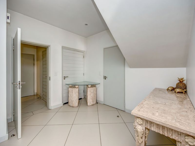 3 Bed 3.5 Bath Duplex - Photo 9