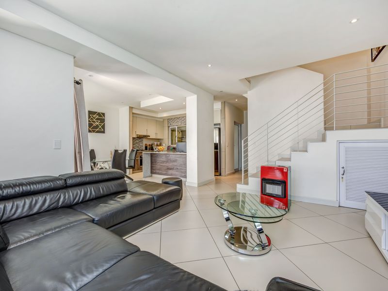 3 Bed 3.5 Bath Duplex - Photo 8