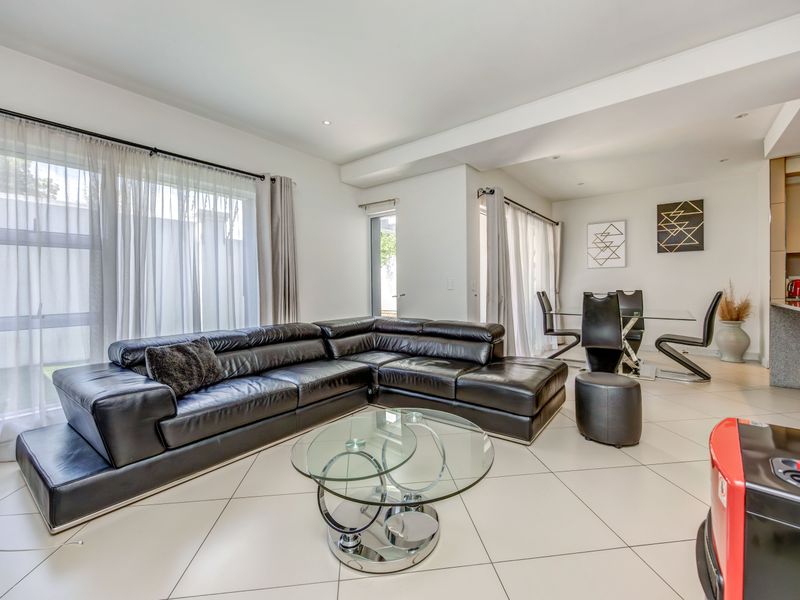 3 Bed 3.5 Bath Duplex - Photo 7