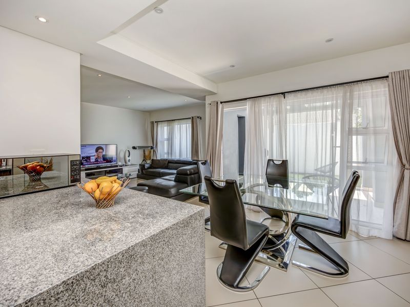 3 Bed 3.5 Bath Duplex - Photo 3