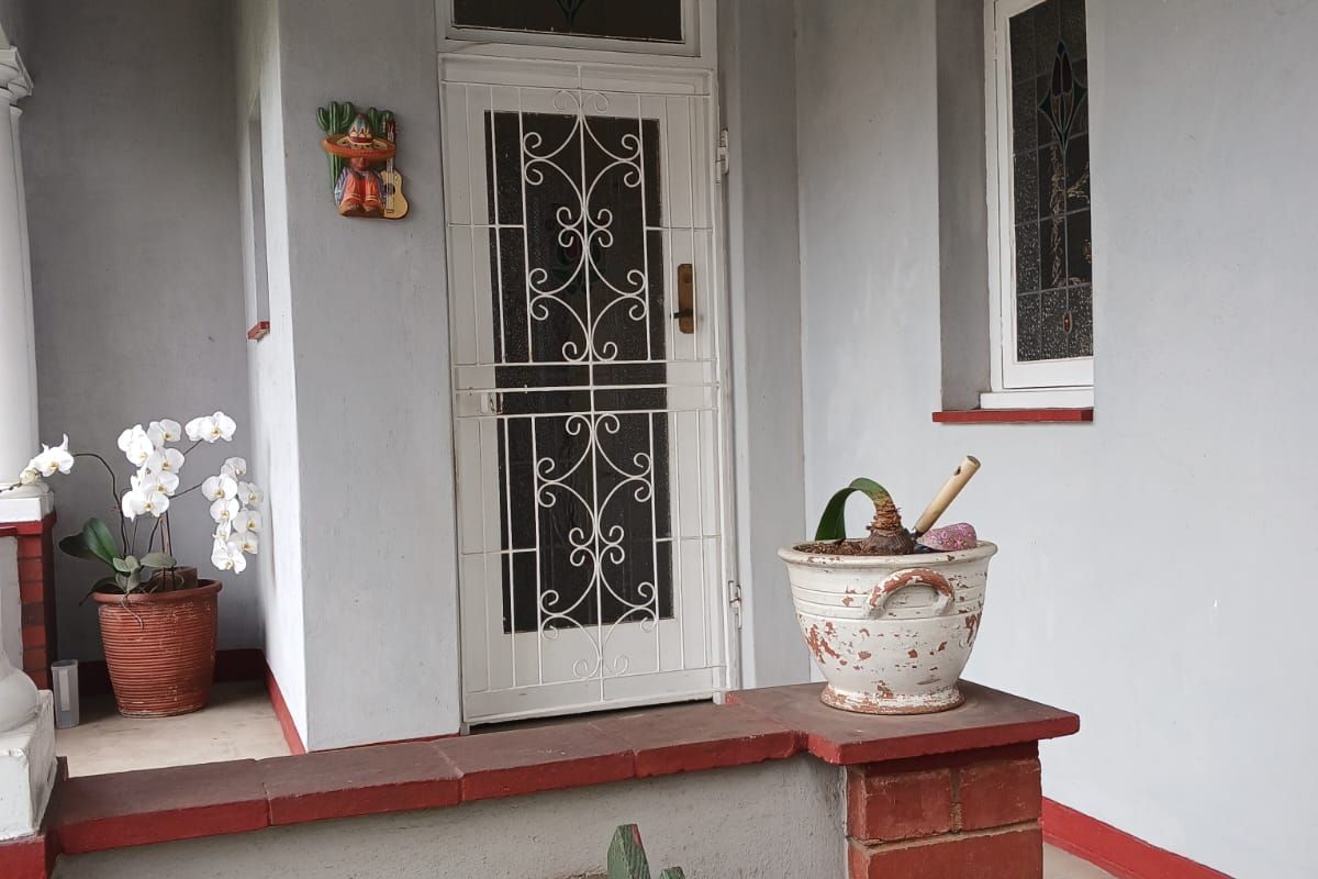 Beautiful Spacious Home with Income generating Cottage - Photo 3