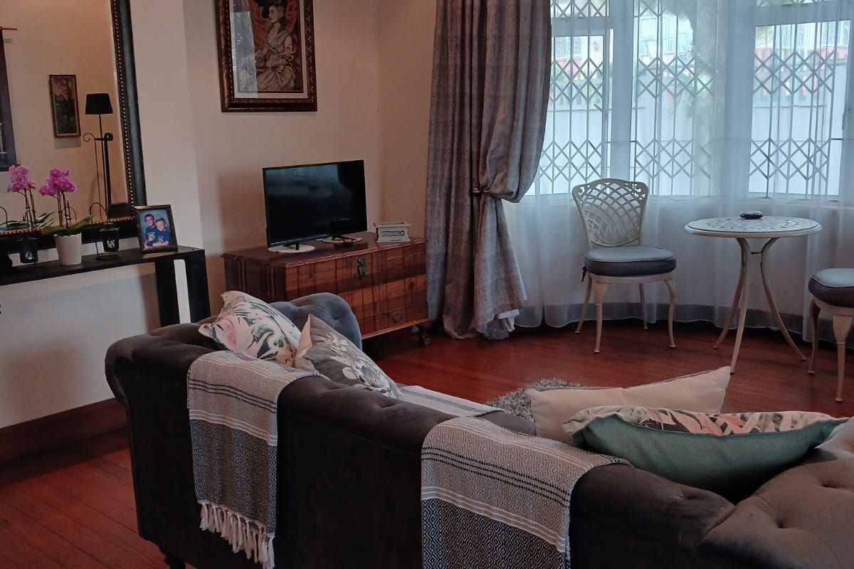 Beautiful Spacious Home with Income generating Cottage - Photo 2