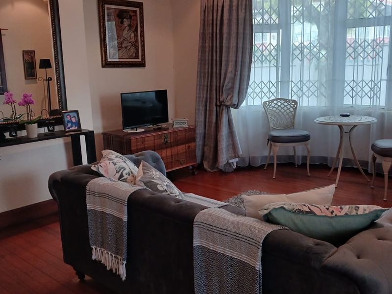 Beautiful Spacious Home with Income generating Cottage - Photo 2