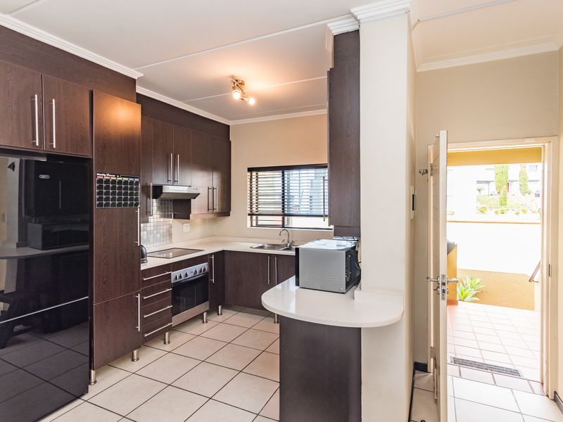 Sleek 3-Bed Duplex Living at Its Best in Douglasdale - Photo 3